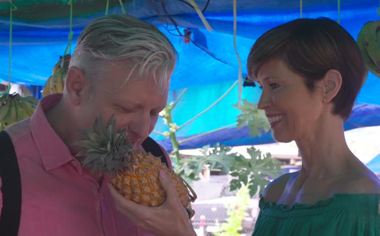 COUPLES_PINEAPPLE