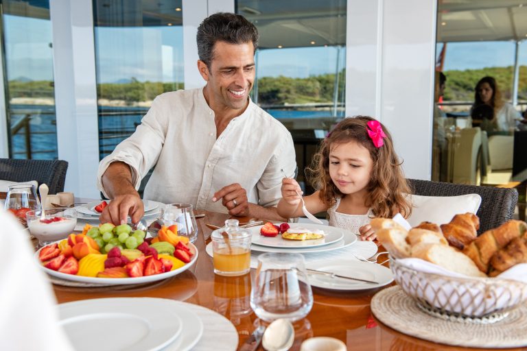 CAPRI_&_DADDY_EATING_BREAKFAST